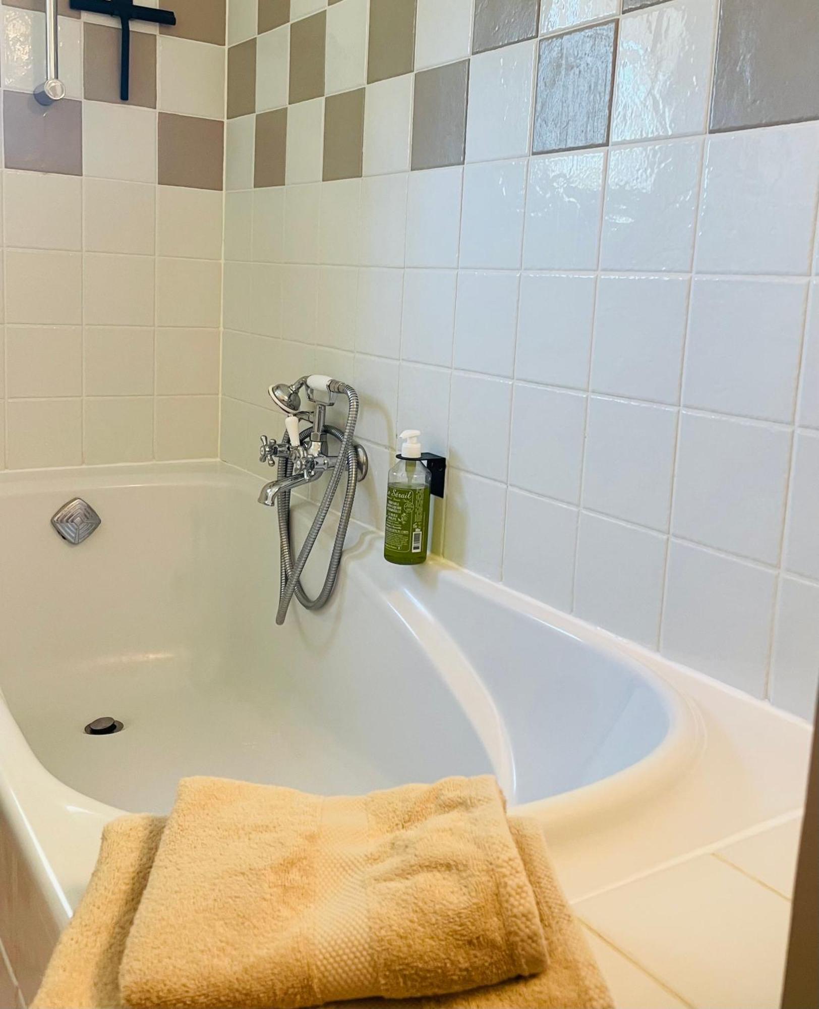 Le Cigalon Bed & Breakfast Le Beausset Rom bilde
